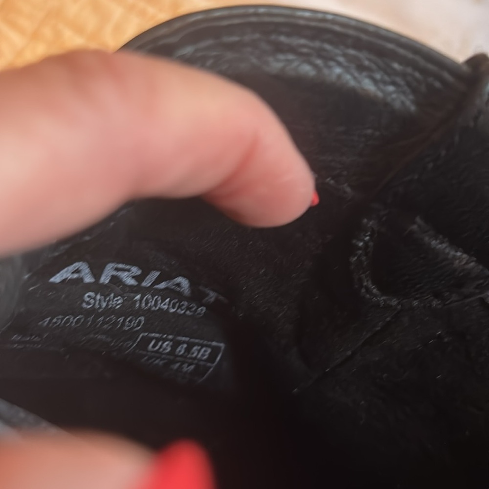 Ariat half boot. Like new. Size 6.5 - Picture 5 of 5